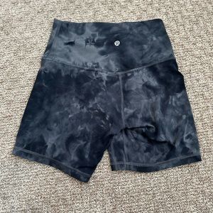 Lululemon High rise 6” shorts